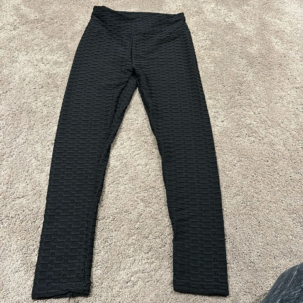 Black leggings gathered booty awesome fabric size medium like new